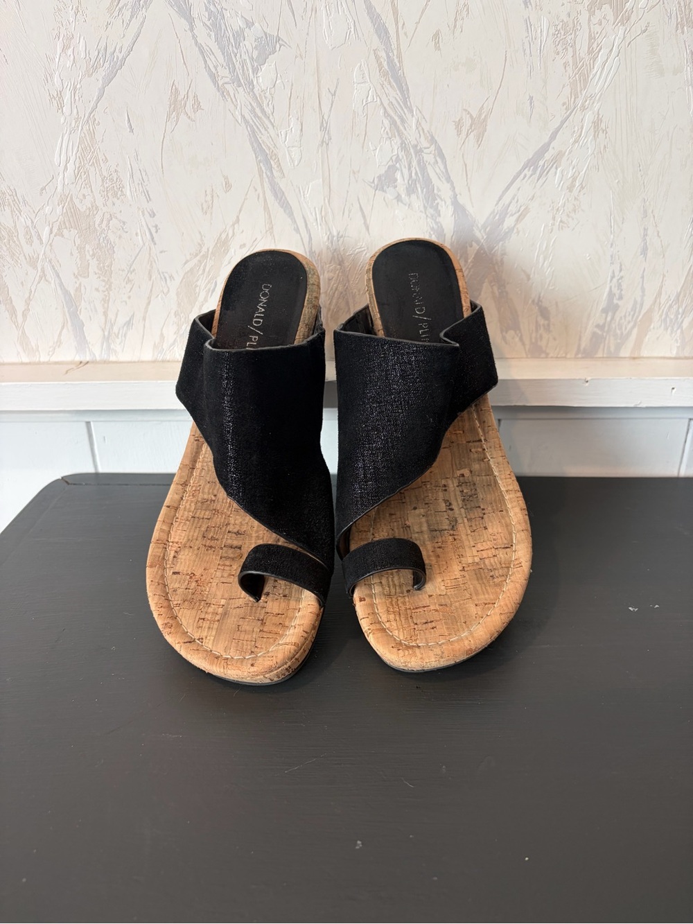 Donald Pliner Gyer wedge sandals a cork platform and a black cross-band Sz 8